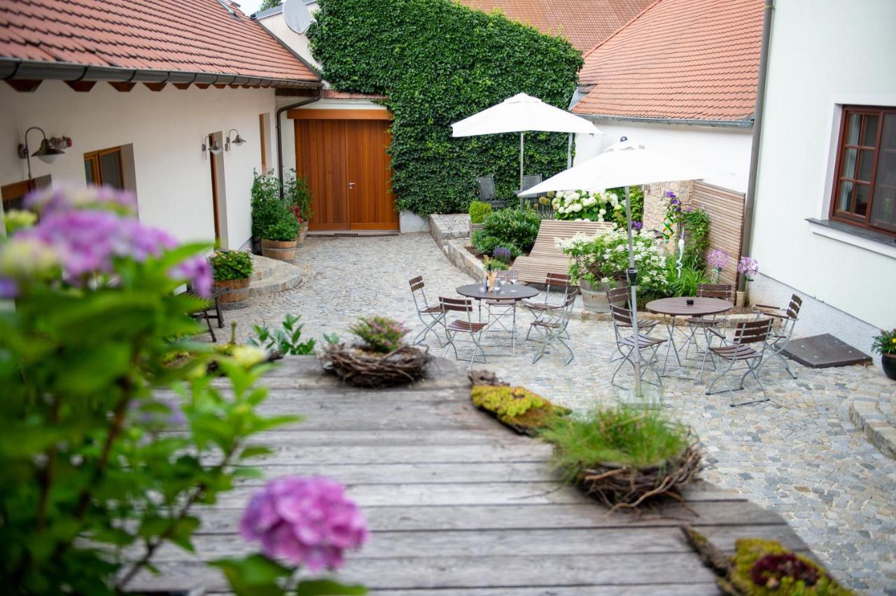 Weingut Breitenfelder Retz Exterior photo