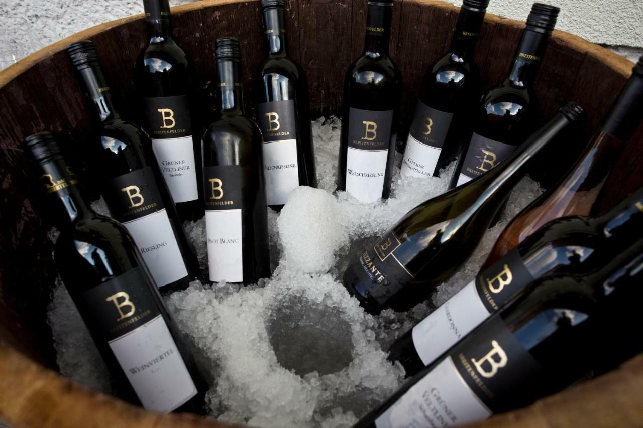 Weingut Breitenfelder Retz Exterior photo